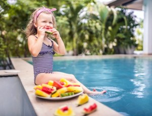 comer-nadar-piscina-1484855674633_615x470